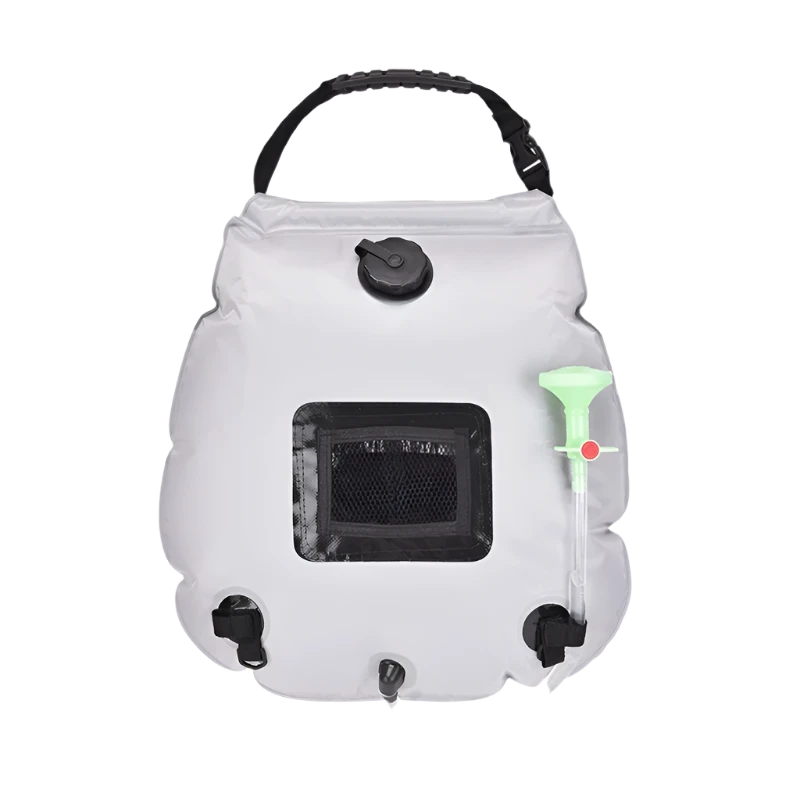 Camping douchezak van 20 liter, gemaakt van sterk PVC, gevuld met water en verwarmd door zonne-energie, perfect voor buitengebruik.